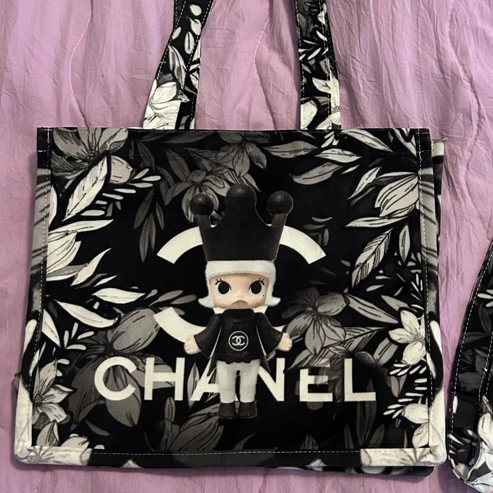 Molly Chanel Tote - Picture 4 of 5